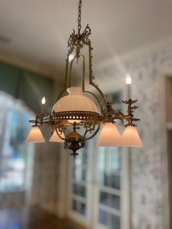 victorian-style-gas-electric-chandelier-GAL-VGE27-blurred-background_750x1000